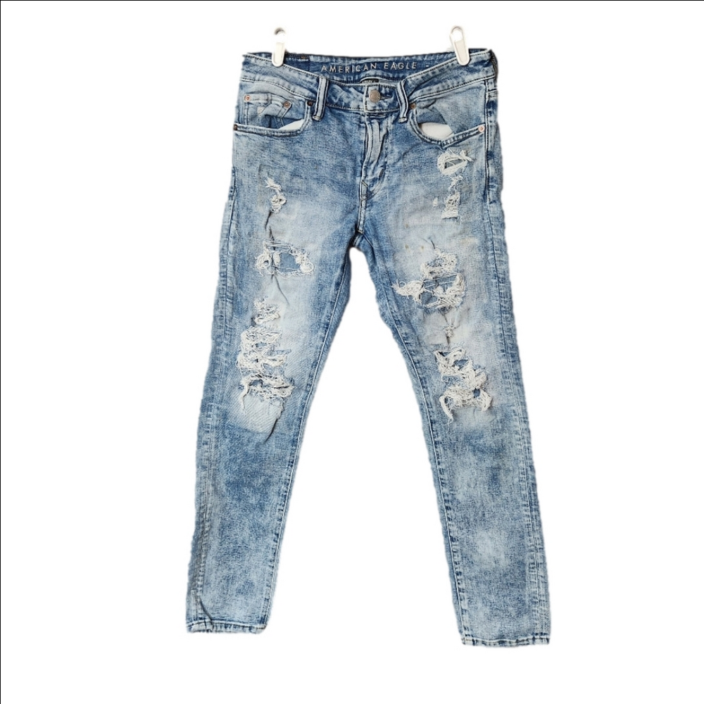 3/$25 American Eagle Outfitters distressed blue denim jeans size 31 x 32